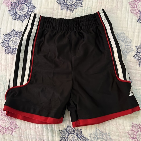 Adidas set size 2t. Black, white & red zip up jacket & matching shorts - Picture 7 of 8
